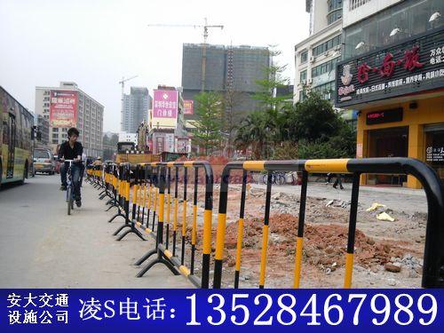 曦龙安全防护栏-下沙马路施工隔离护栏-深圳厂家可定做铁马
